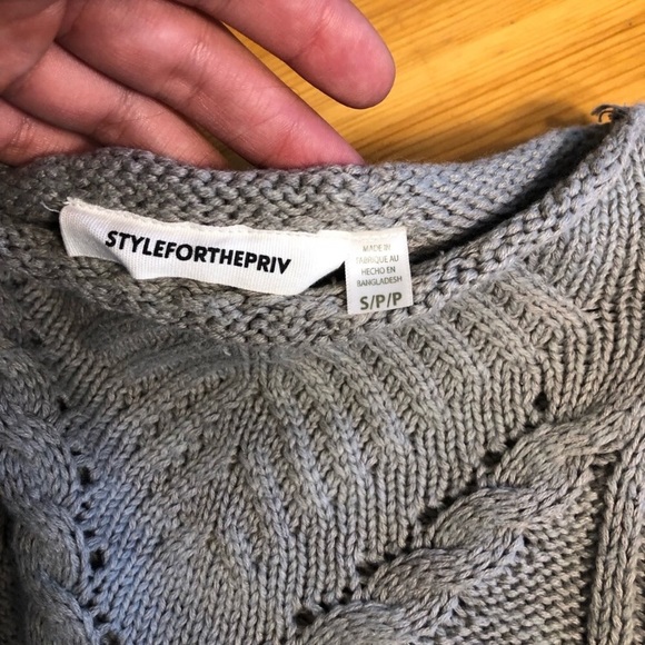 SOLD Grey cable knit fall sweater shoulder cut out - Picture 3 of 4